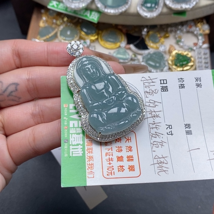 翡翠颈饰未镶嵌翡翠