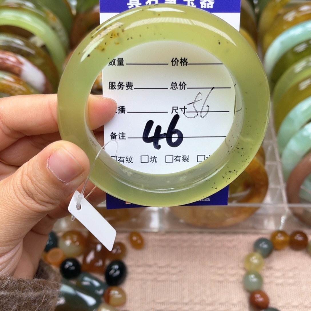 蛇纹石玉手镯未镶嵌