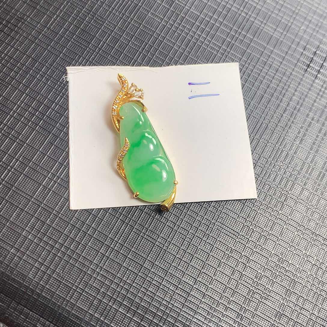 翡翠颈饰18K金镶嵌翡翠