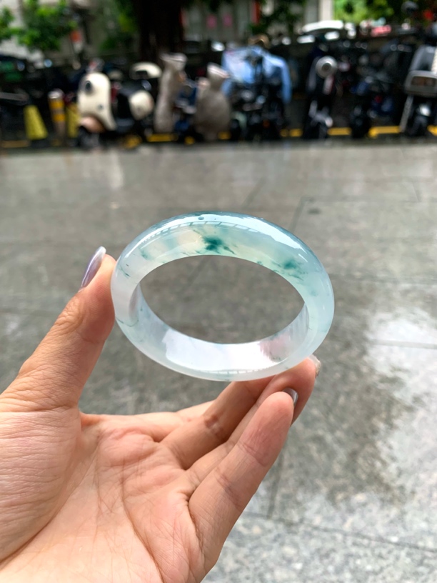 天然缅甸A翡翠宽版冰飘花绿色56圈戴