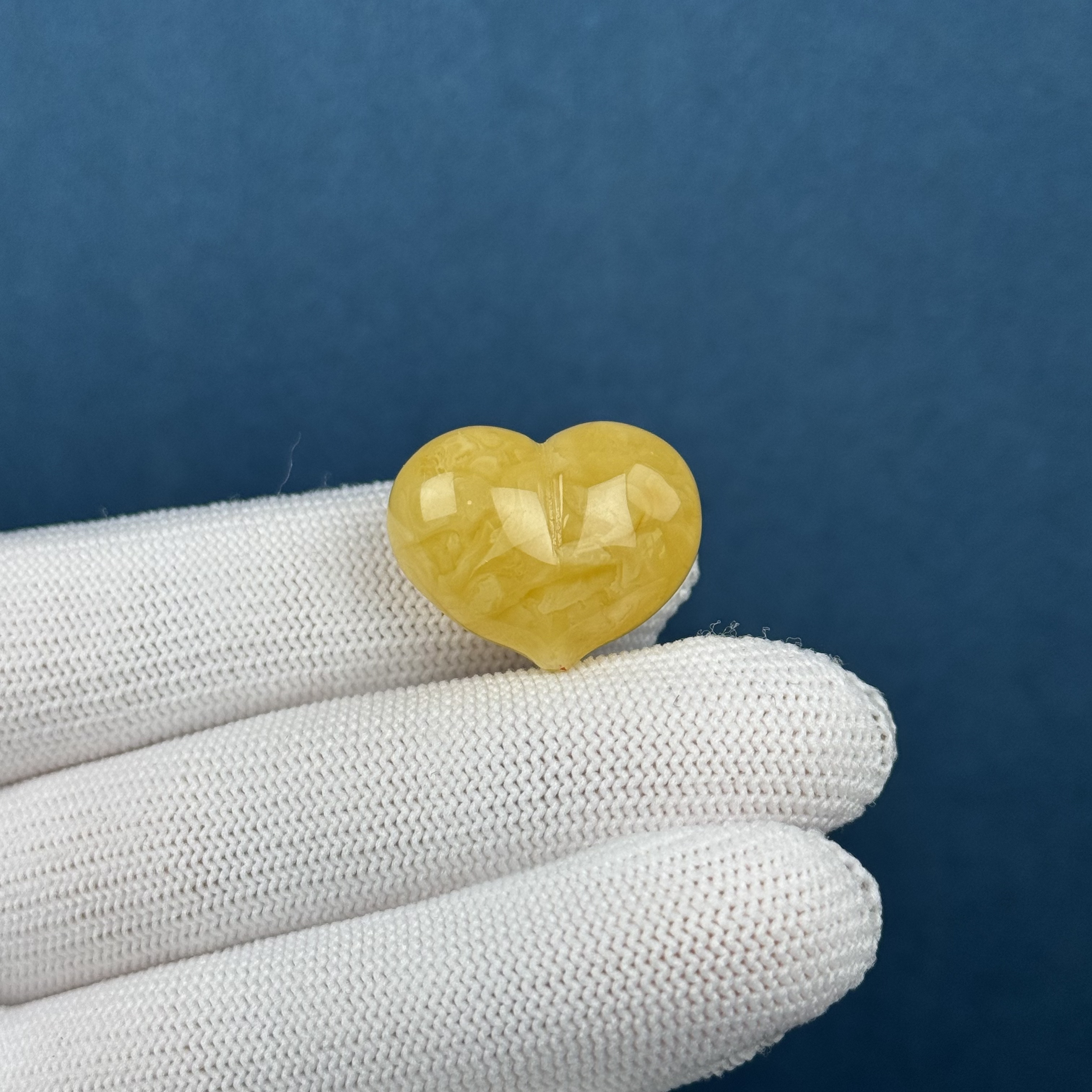 F4115天然原矿蜜蜡 满蜡屁桃爱心 23.9*19*12mm支持复检假一罚十