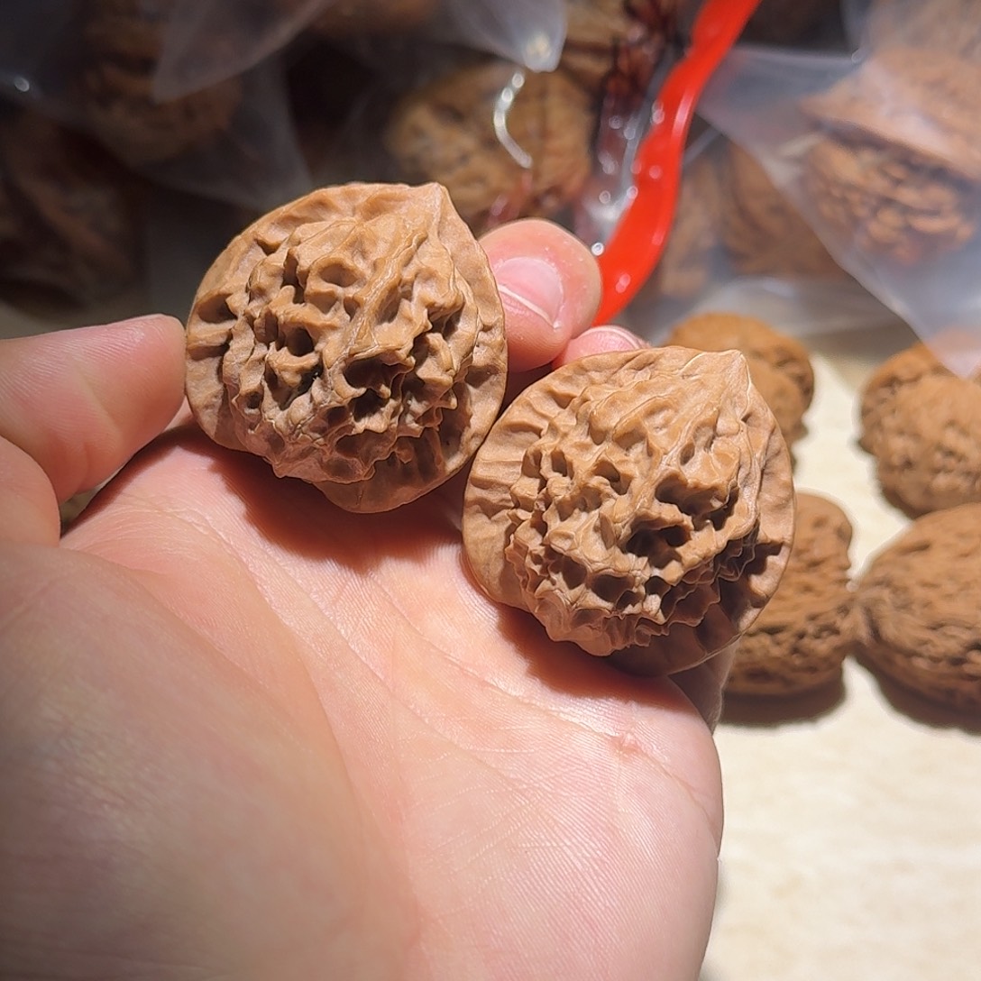 文玩核桃吊坠龙鳞纹