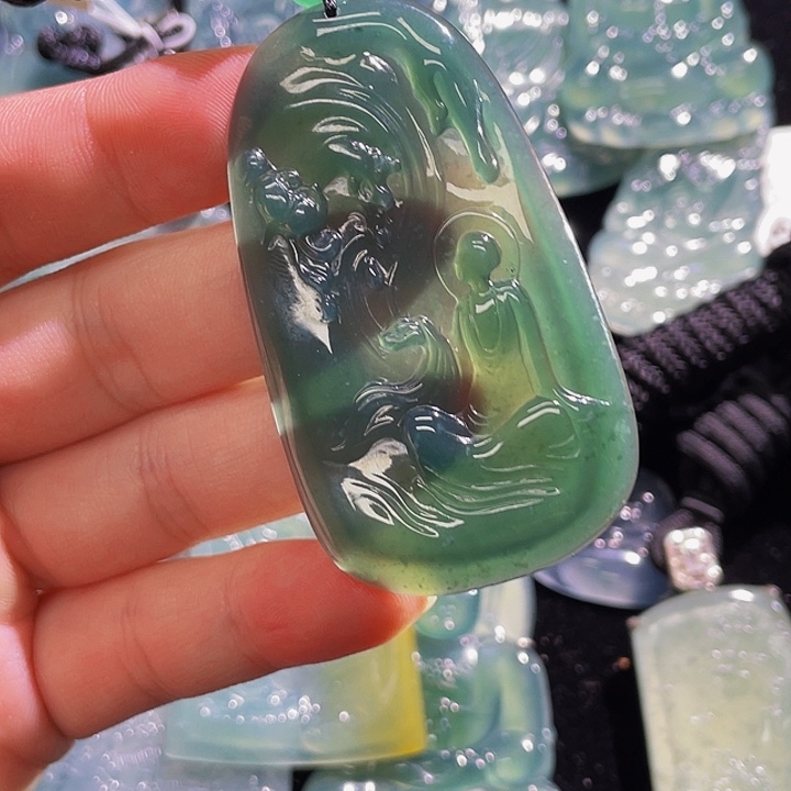 翡翠颈饰未镶嵌57，