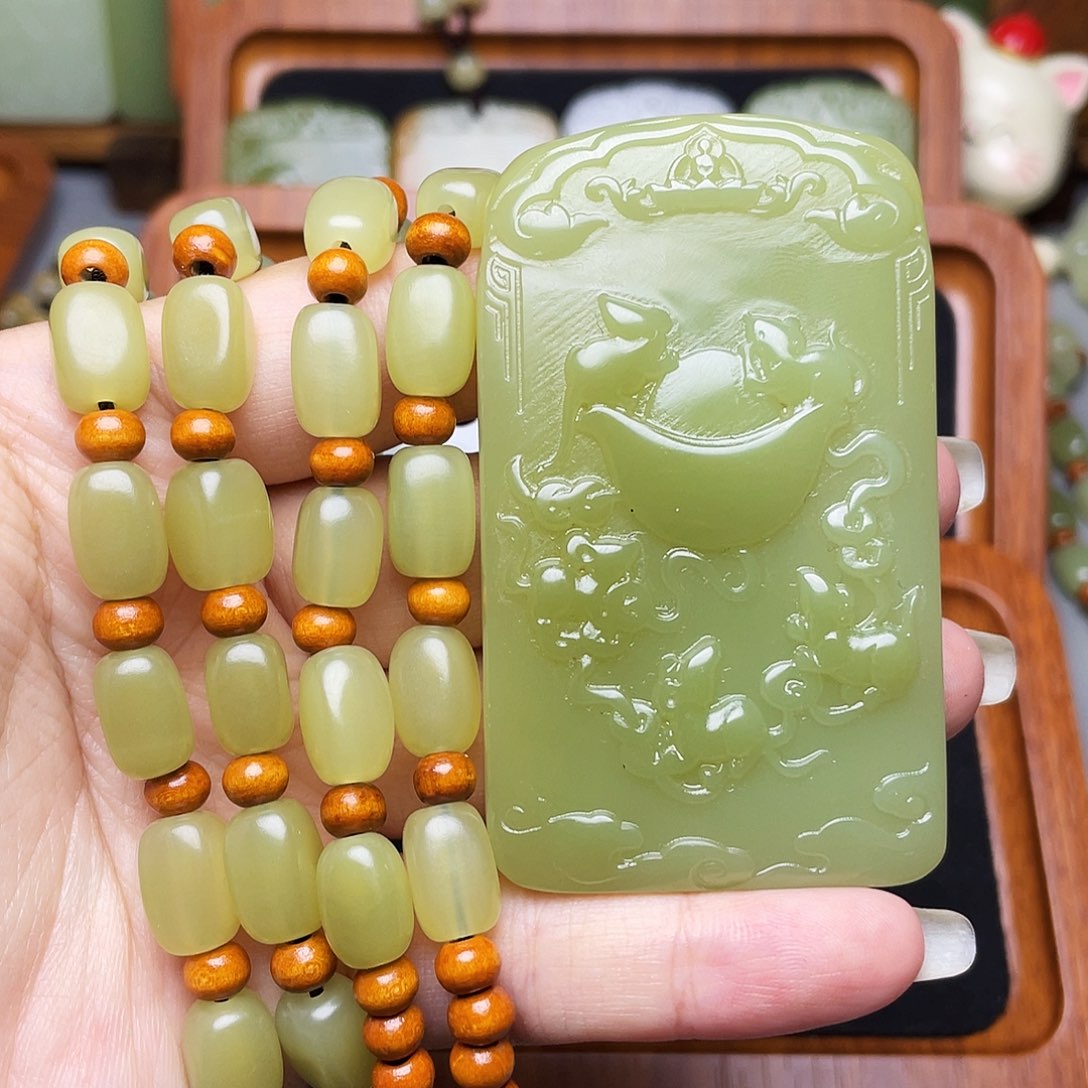 凡***新疆昆仑山脉料生肖鼠牌