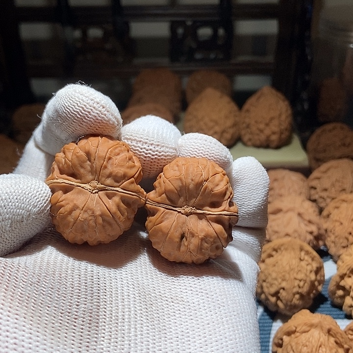 宙***爱文玩核桃吊坠古玉元宝