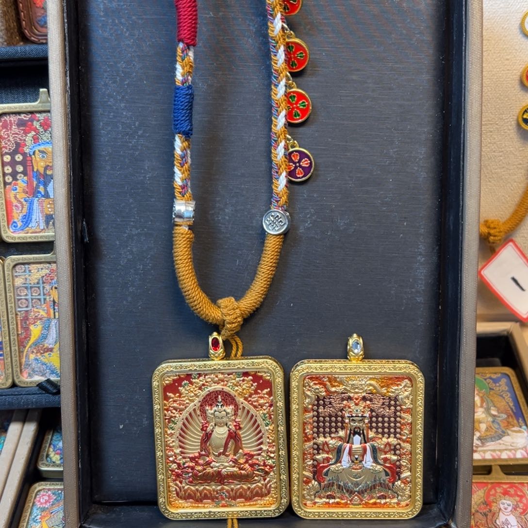 吊坠?****奶美丽而美丽动人地说