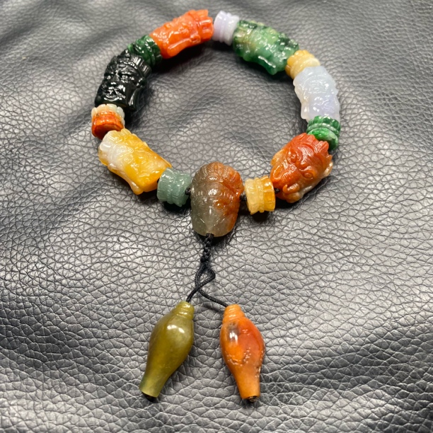 腾冲老料翡翠纯手工雕刻多彩五路财神特色手串