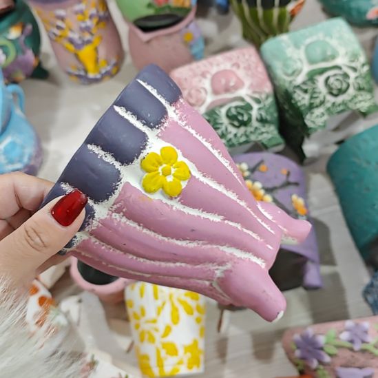 当场拍满15元发货不凑不发，花盆盆口不方不圆有针孔黑点是正常的，