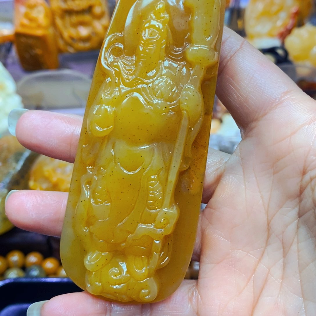 未镶嵌石英质玉（黄龙玉）颈饰