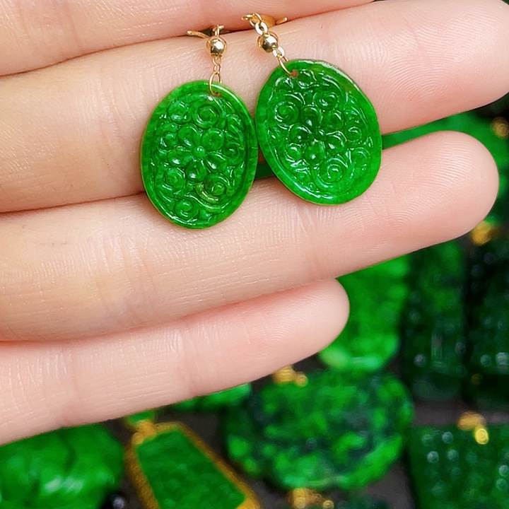 翡翠18K金镶嵌颈饰多样性