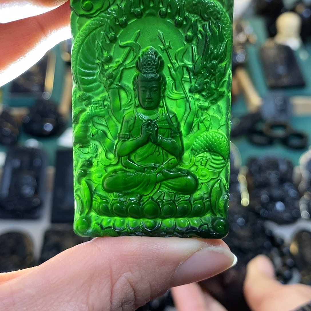 蛇纹石玉颈饰未镶嵌