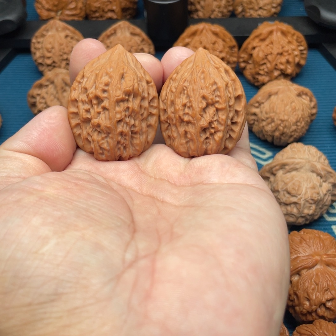 文玩核桃吊坠鸡心