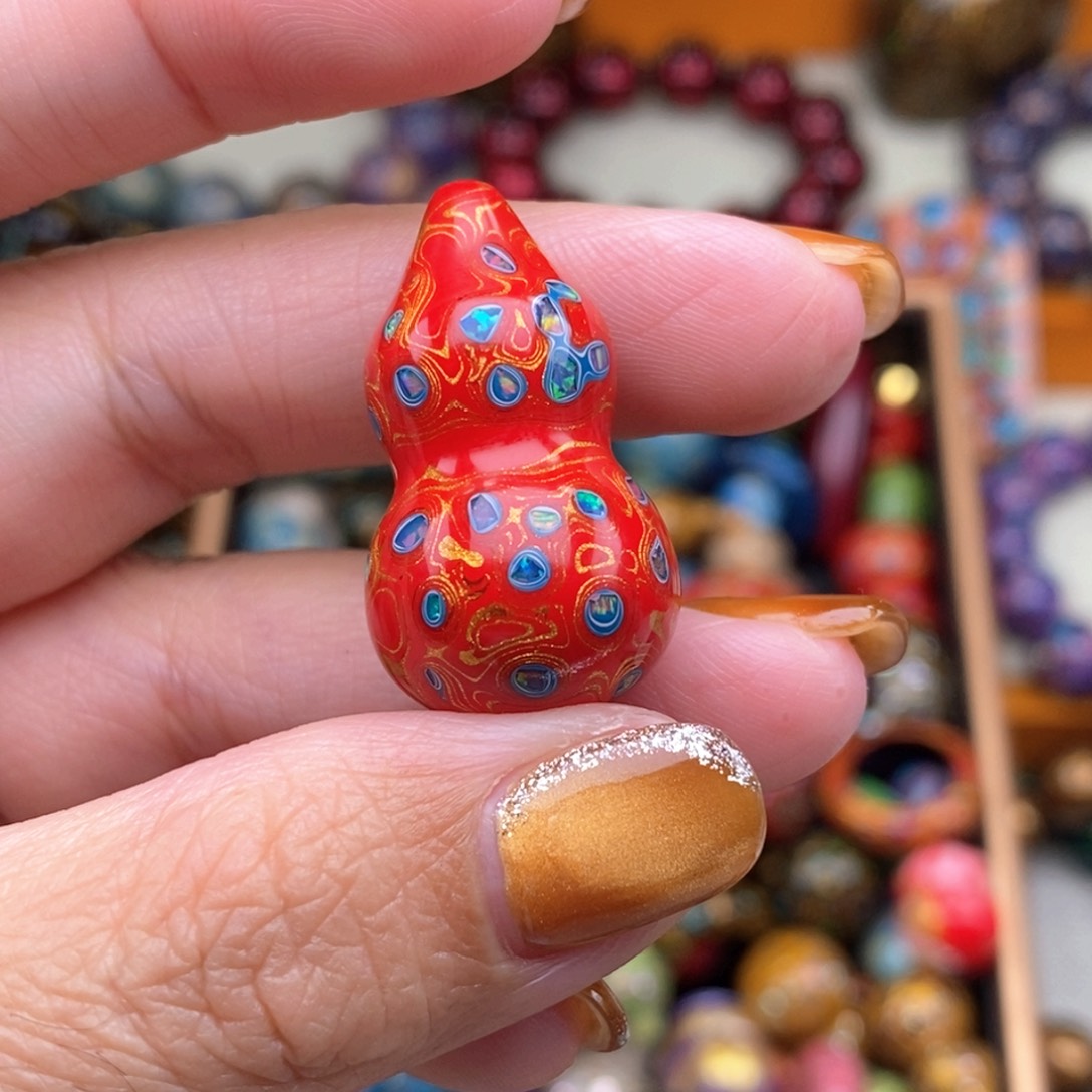 藏*阁红金细欧葫芦。         