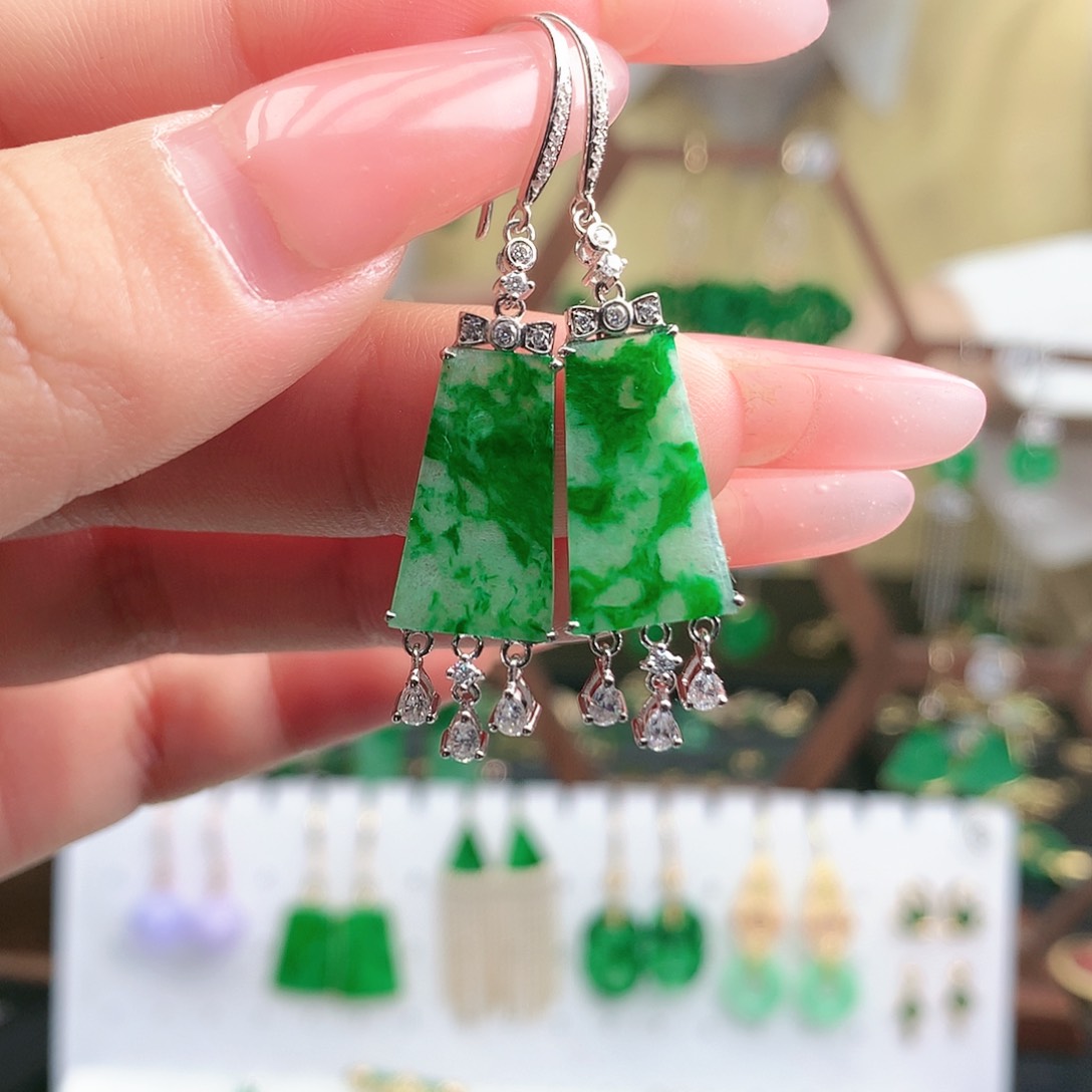 翡翠耳饰18K金镶嵌耳饰