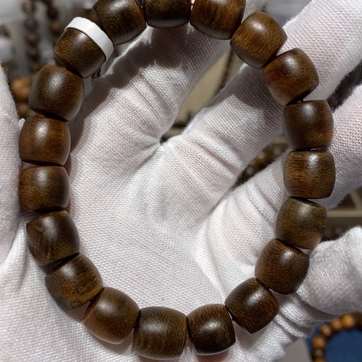 沉香手串海南莺歌绿奇楠