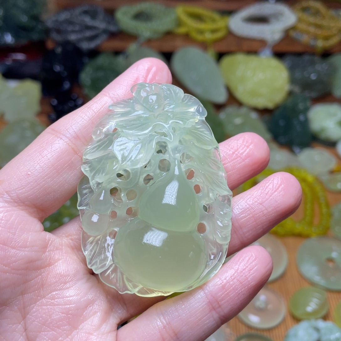 嗷***嗷蛇纹石玉未镶嵌吊坠