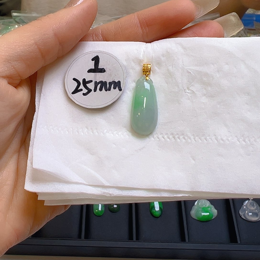 翡翠颈饰18K金镶嵌翡翠