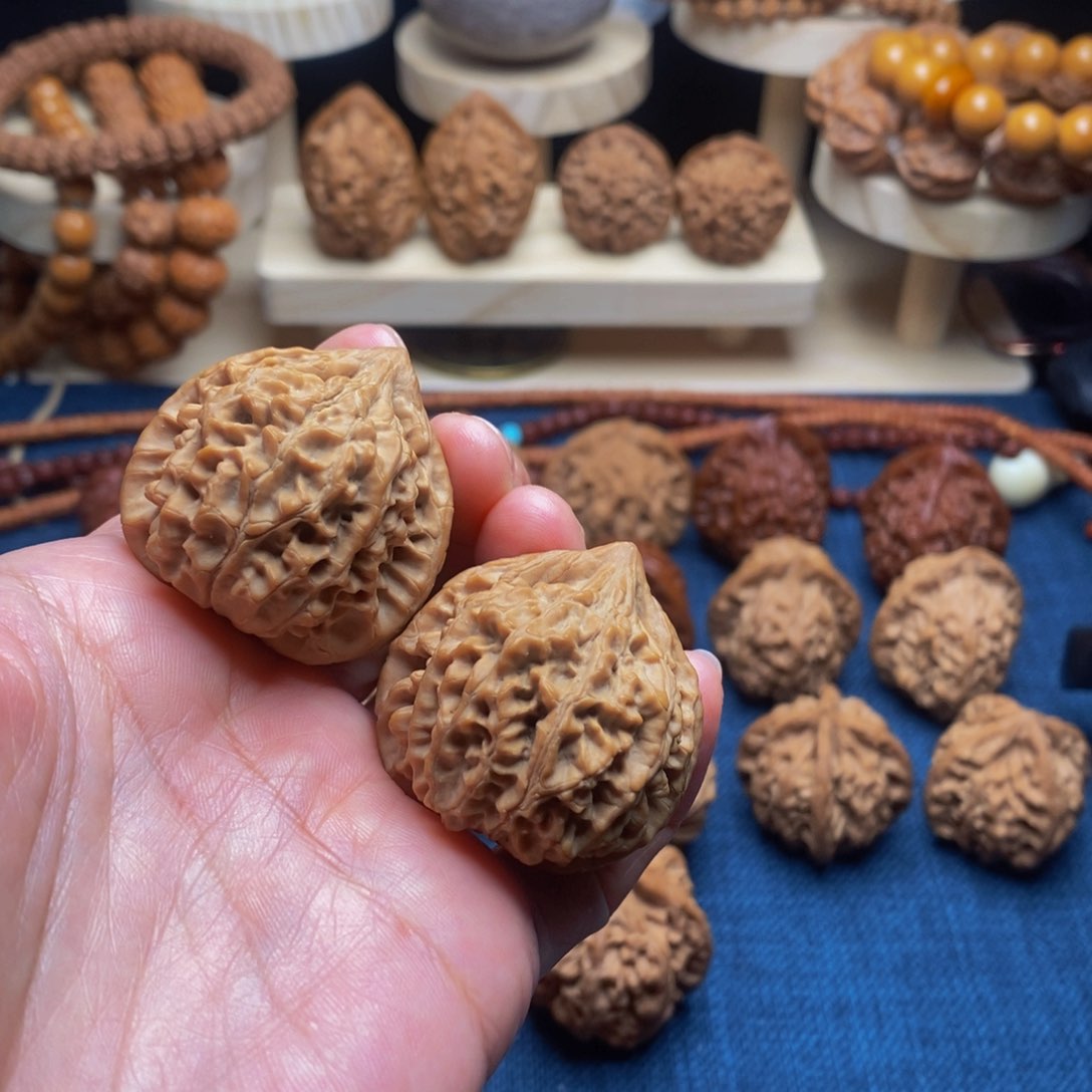 吊坠桃核翻****傅野生苍龙37