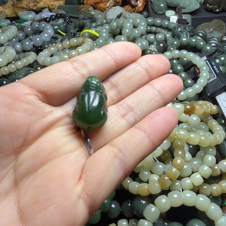 和田玉（碧玉）颈饰未镶嵌