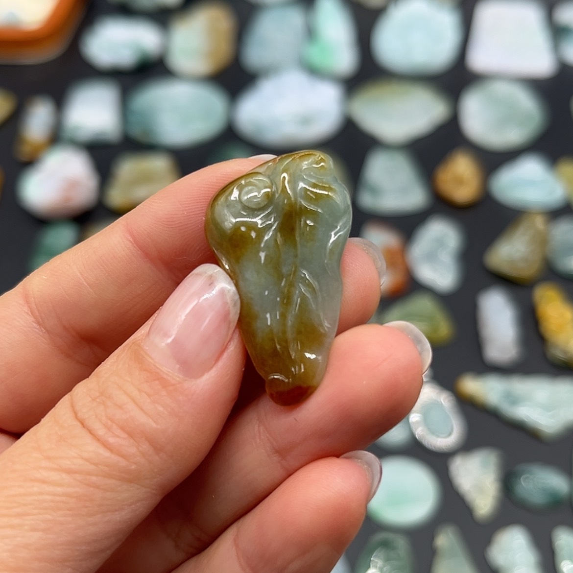 【闪购商品】翡翠颈饰未镶嵌叶子