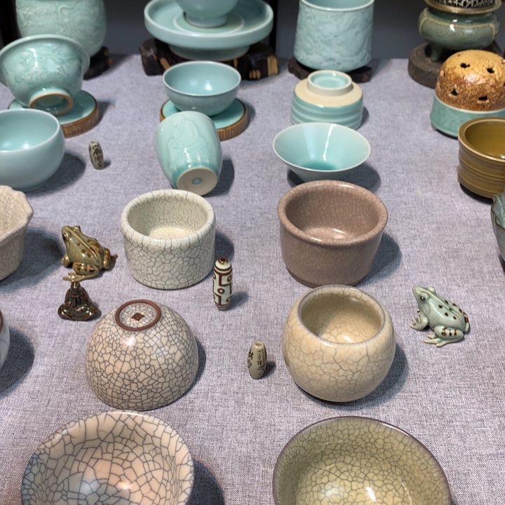 竹***影龙泉青瓷花口粉嘟嘟