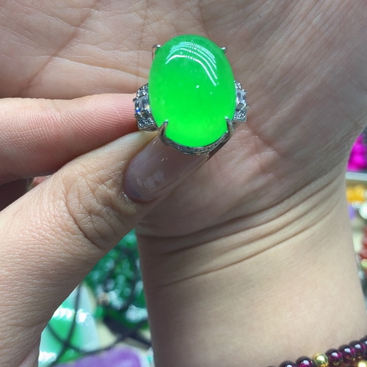 翡翠颈饰未镶嵌吊坠