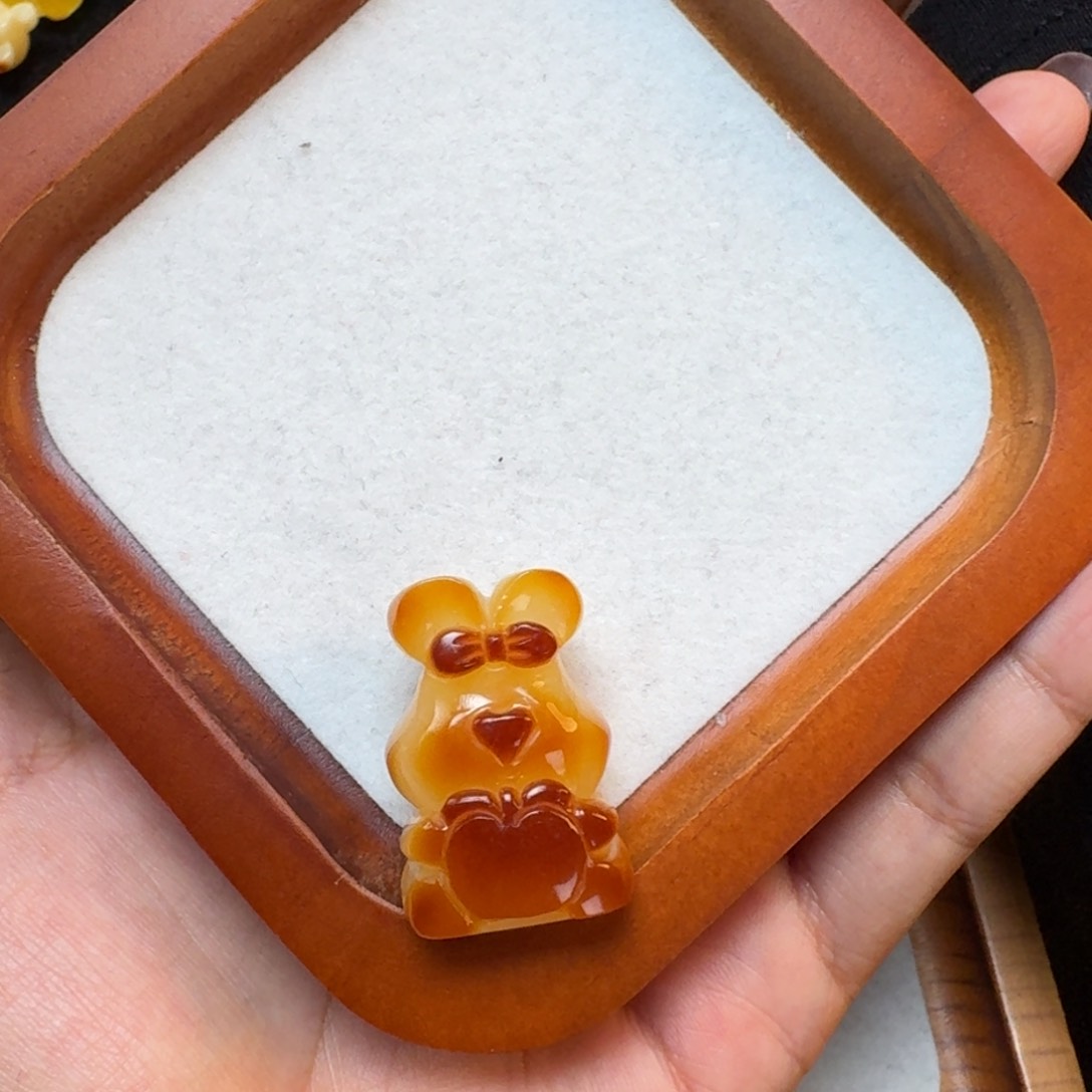 琥珀裸石未镶嵌琥珀