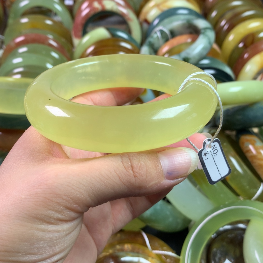 岫玉未镶嵌手镯桃*