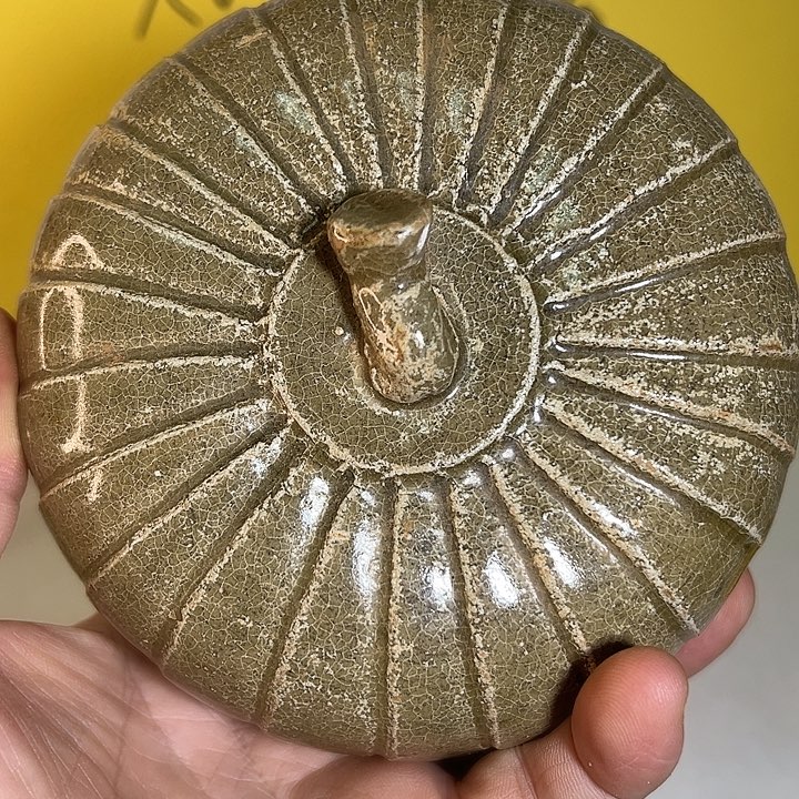 杨***子青白瓷工艺品一件