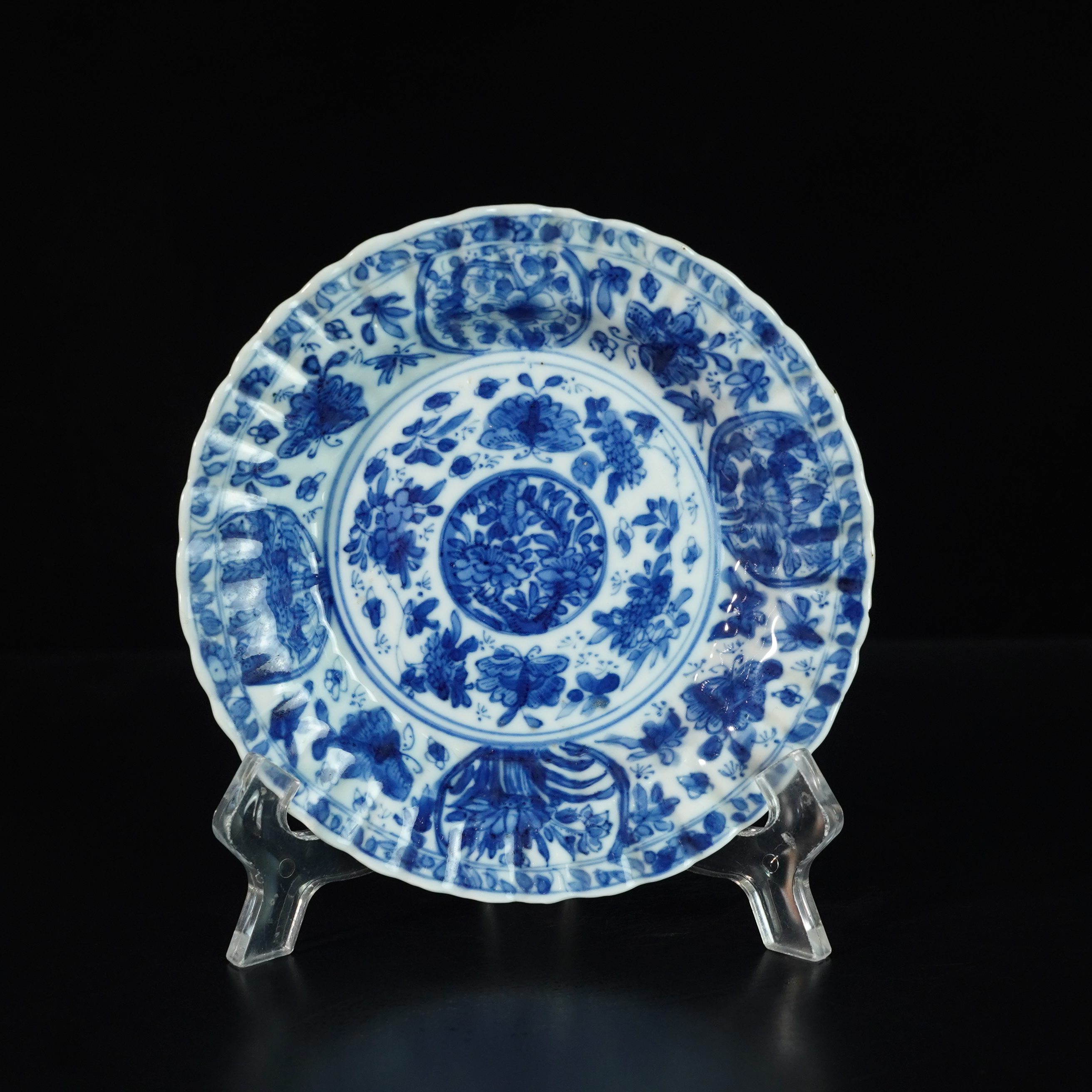 LABC250224021【十竹斋】清康熙蝶恋花瓜棱花口碟