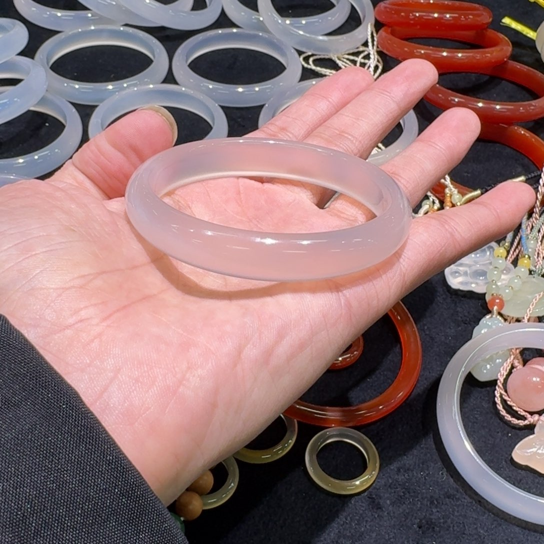 L***7玛瑙/玉髓未镶嵌手镯27