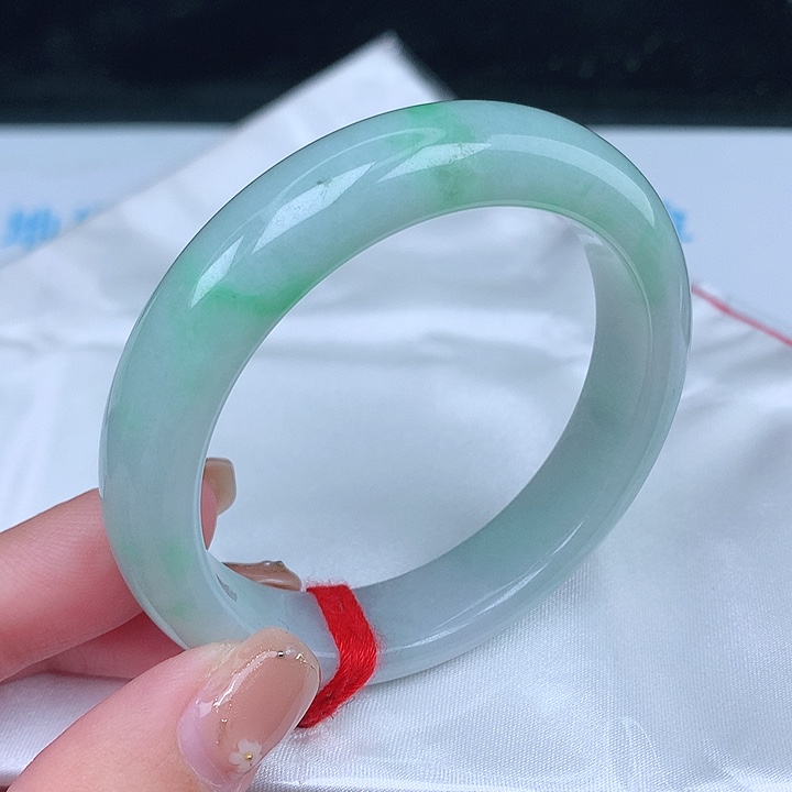 翡翠手镯未镶嵌天然