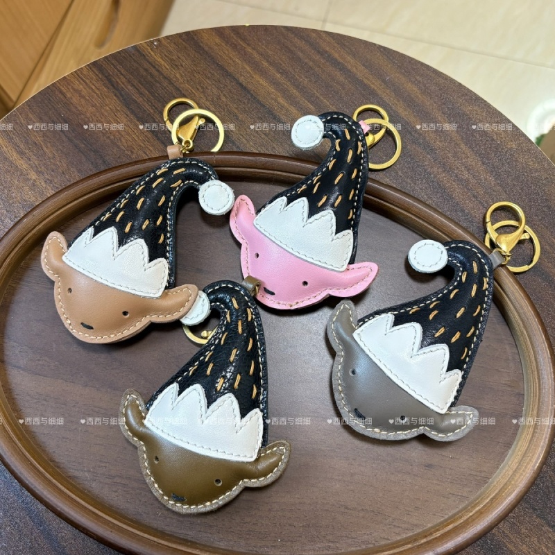 头层牛皮圣诞帽小精灵包包挂件手工缝制可爱精灵包挂饰汽车钥匙扣