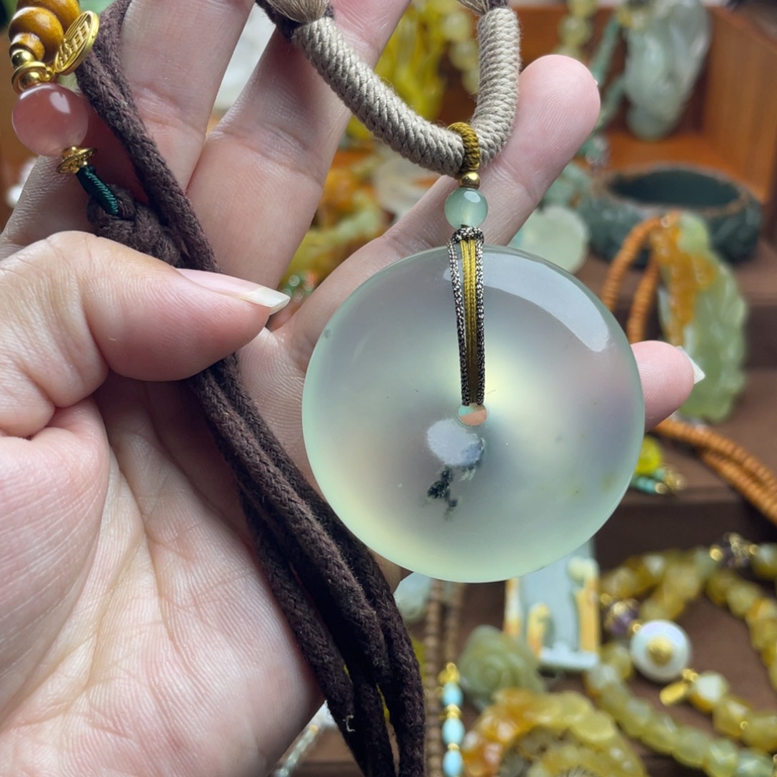 蛇纹石玉未镶嵌吊坠