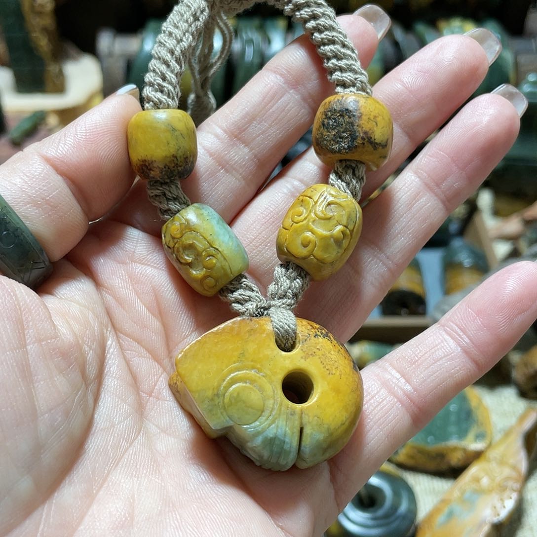 岫岩河磨玉（透闪石质玉）把件未镶嵌