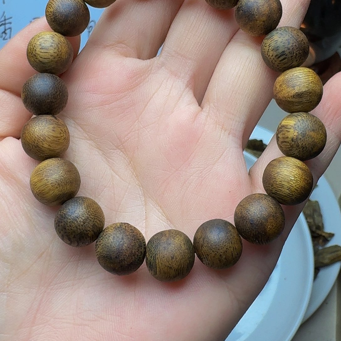 沉香木手串?****哈绿棋张勺子圆珠10.1克