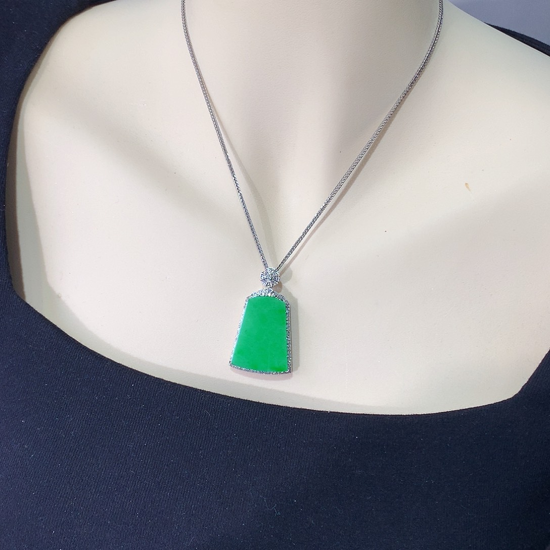 咸***蓉翡翠18K金镶嵌颈饰