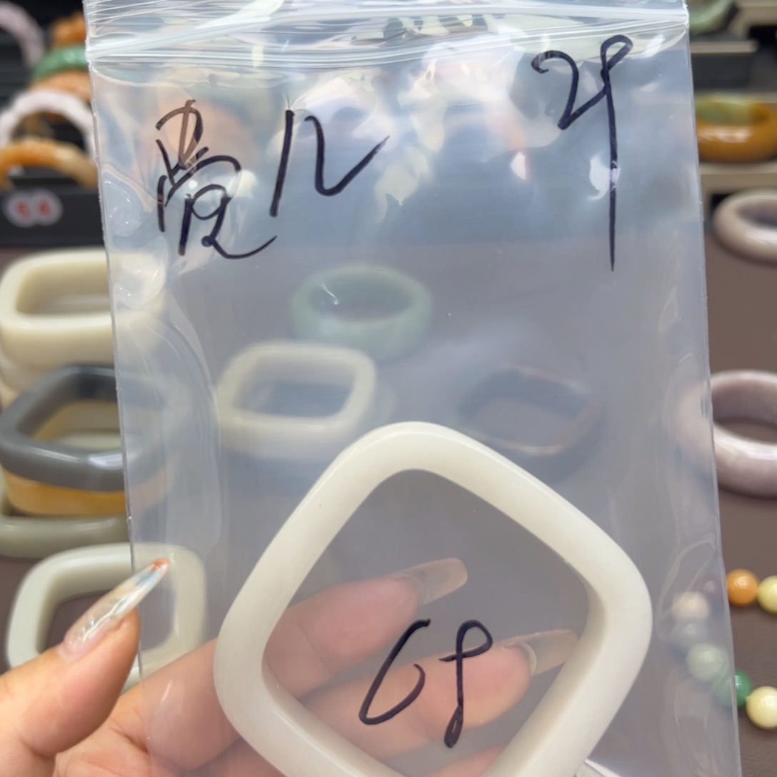 石英质玉手镯未镶嵌鱼**儿