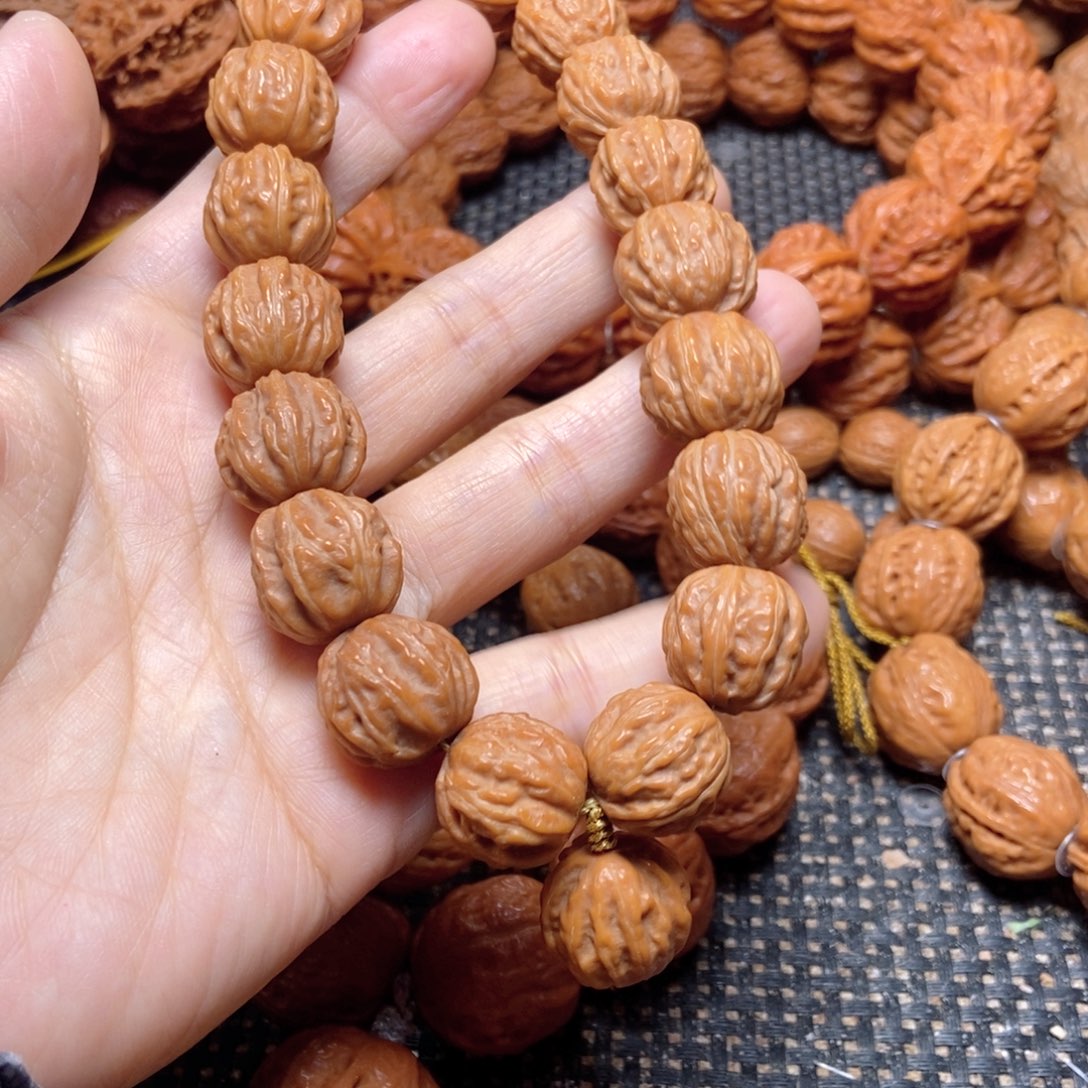 迷****吊坠桃核树王手持