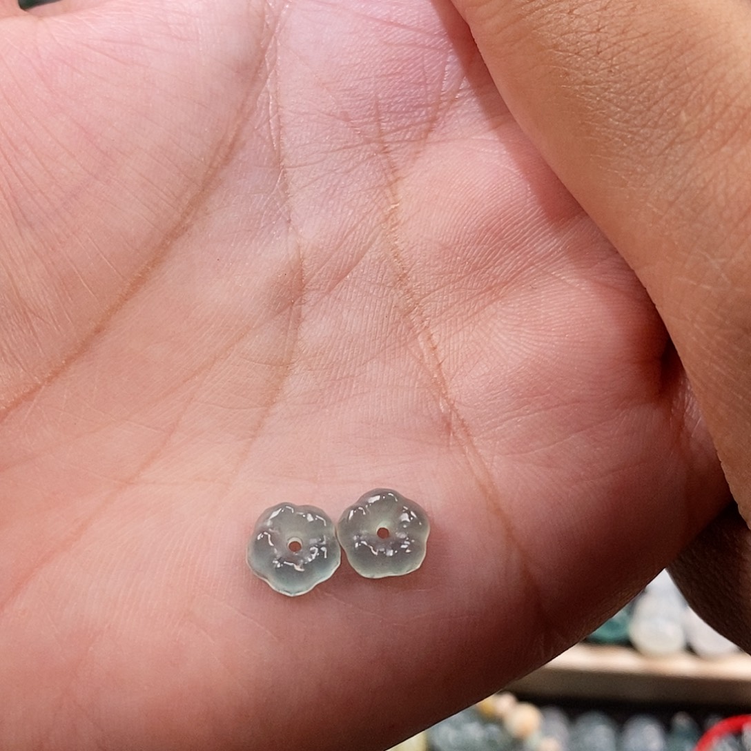 用***5翡翠未镶嵌颈饰小花福利一对