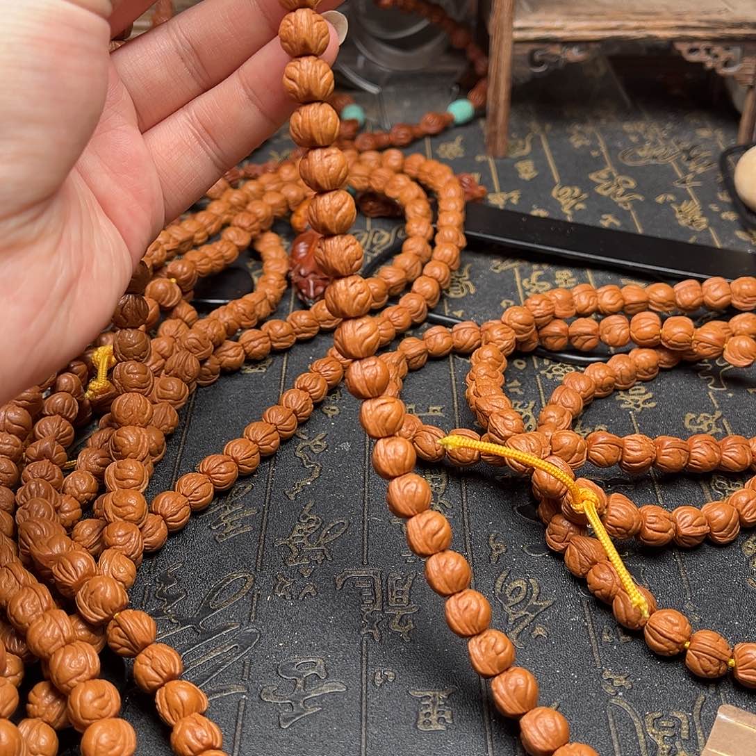 吊坠桃核玉龙薄挂