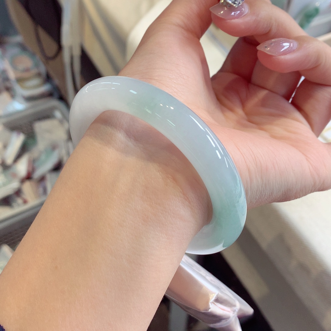 翡翠手镯未镶嵌7圆条77