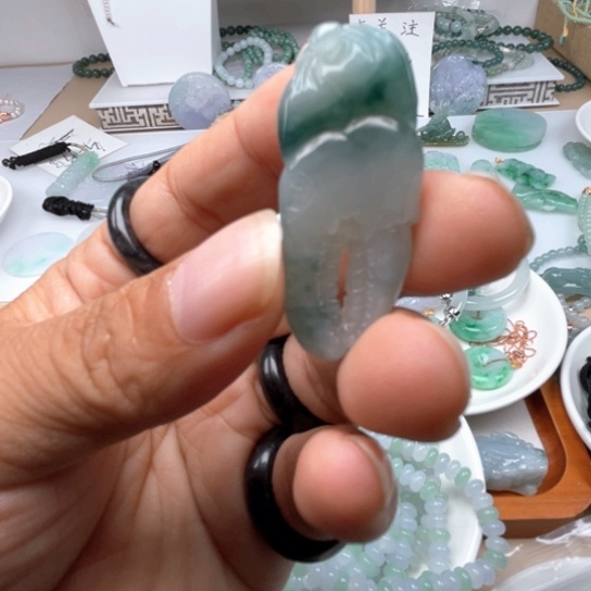 翡翠未镶嵌颈饰翡翠蟹钳