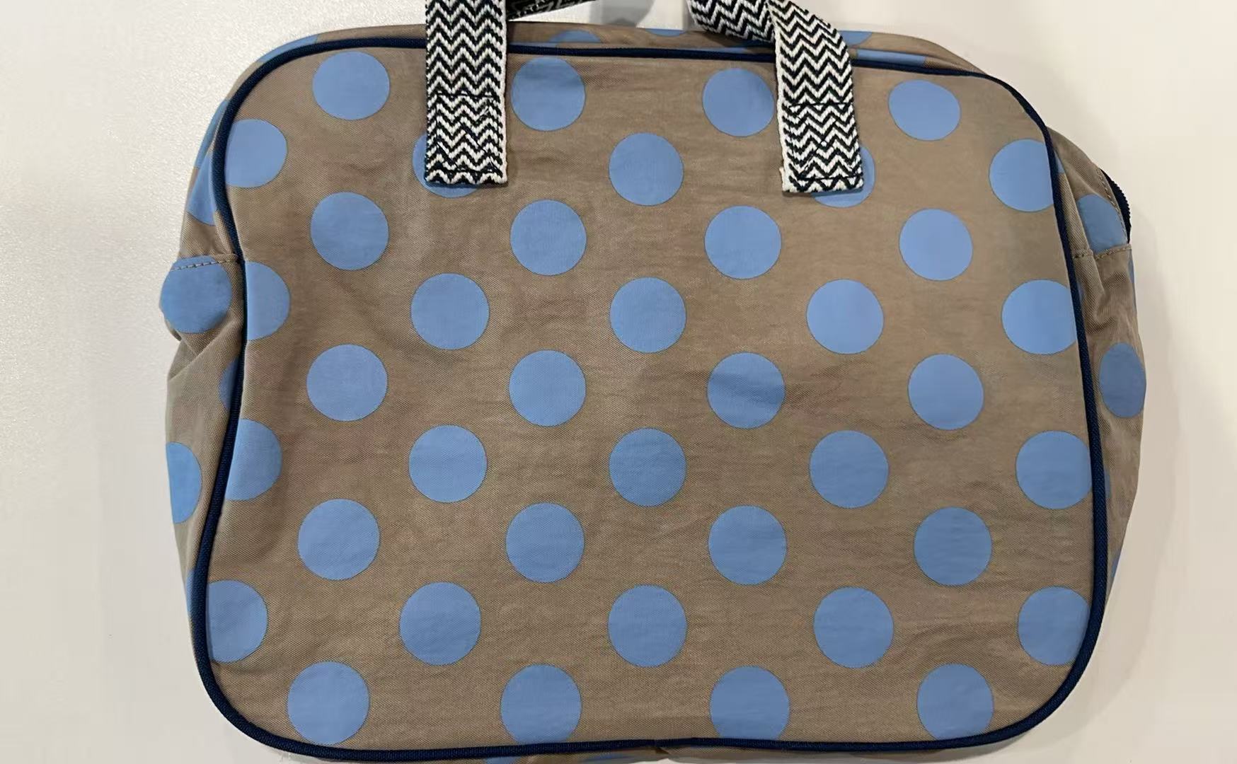 WH多功能休闲包/微瑕