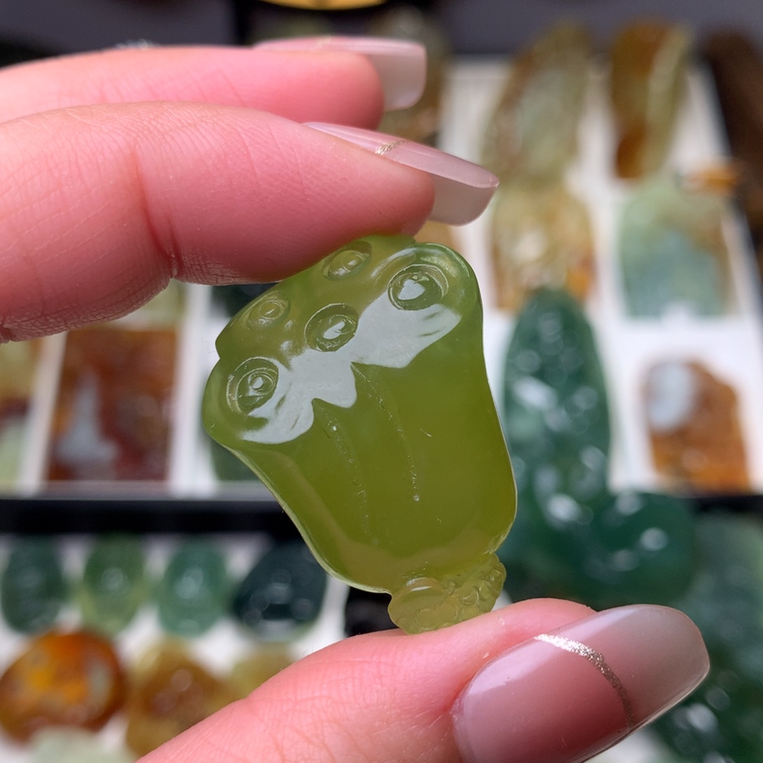 岫玉挂件莲蓬未镶嵌