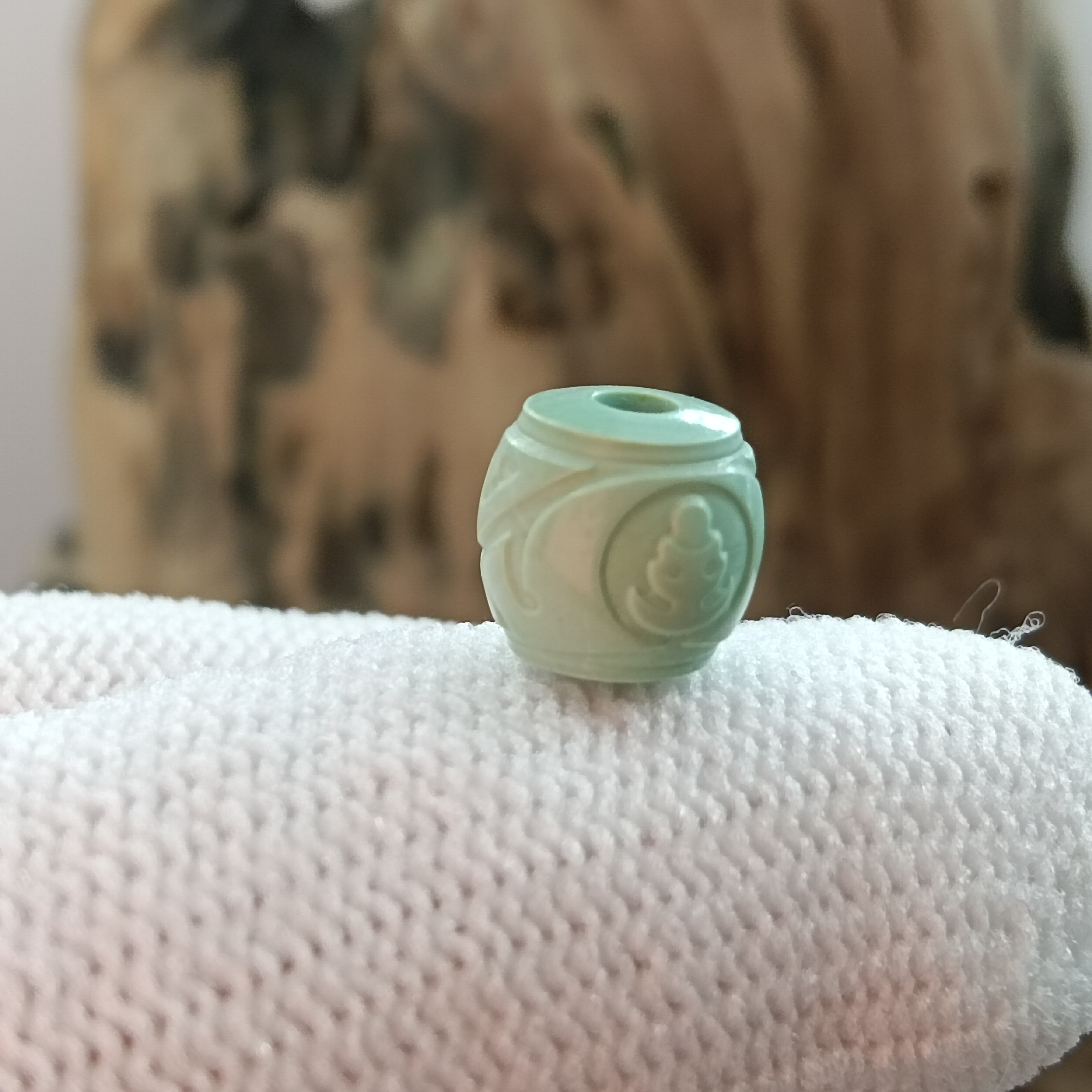 原矿绿松石高瓷精雕博古纹桶珠