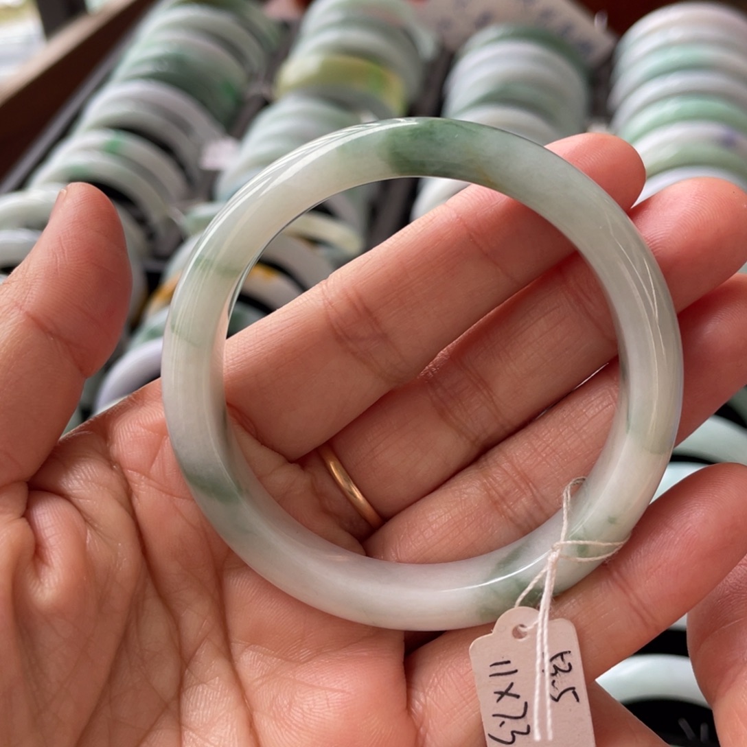 姝***妞翡翠未镶嵌手镯手镯