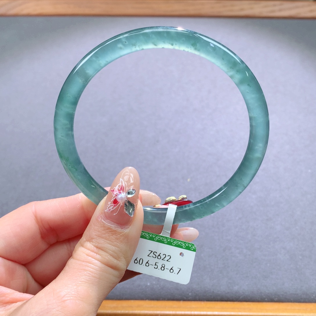 翡翠手镯未镶嵌天然翡翠手镯