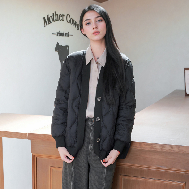 谜底短款羽绒服女士2025秋冬新款极简百搭宽松V领鸭绒服257MY8801