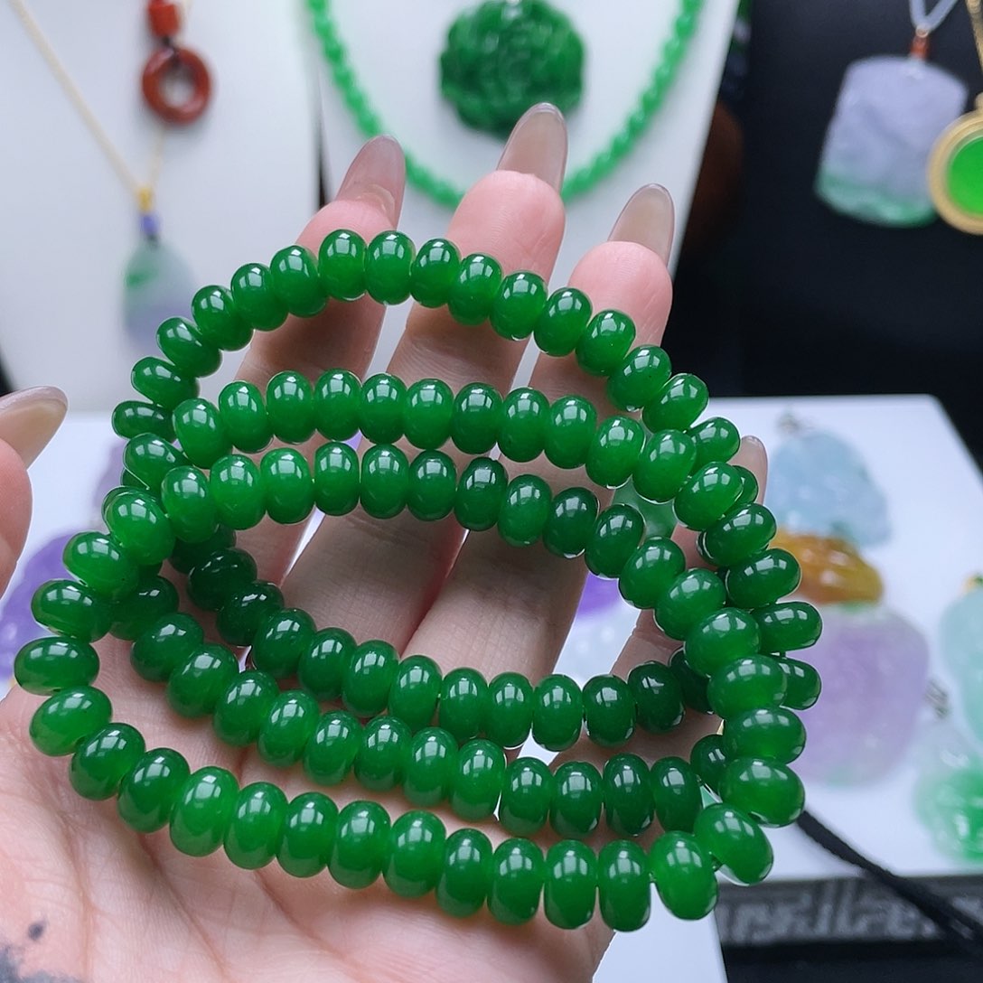 翡翠吊坠(赠链)未镶嵌